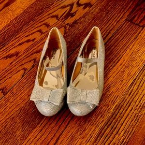 Badgkey Mischka little girls silver dress shoes